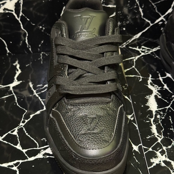 Louis Vuitton Men's Trainer Sneaker Black Size 8 NEW WITH BOX - Picture 1 of 15